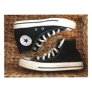 Women’s 6.5 Black High Top Converse