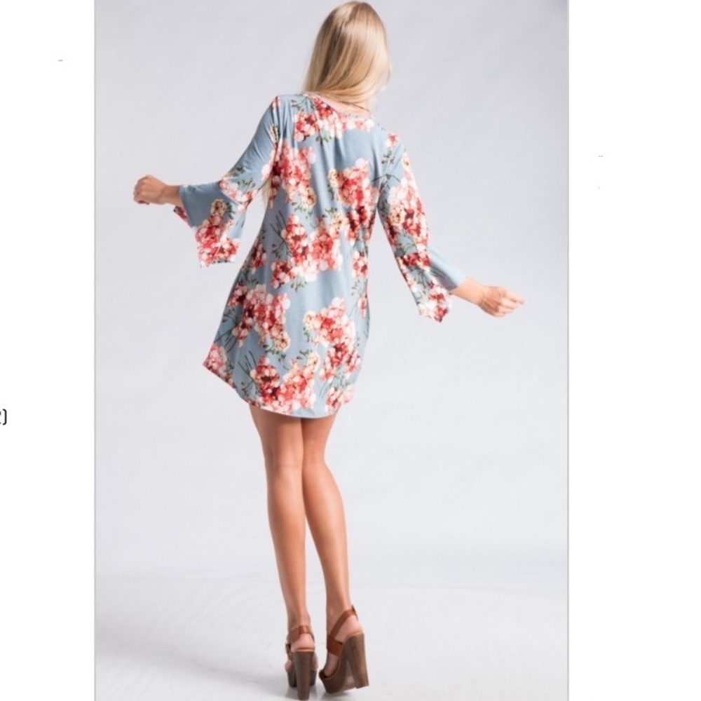 Floral print bell sleeve dress - Picture 3 of 5