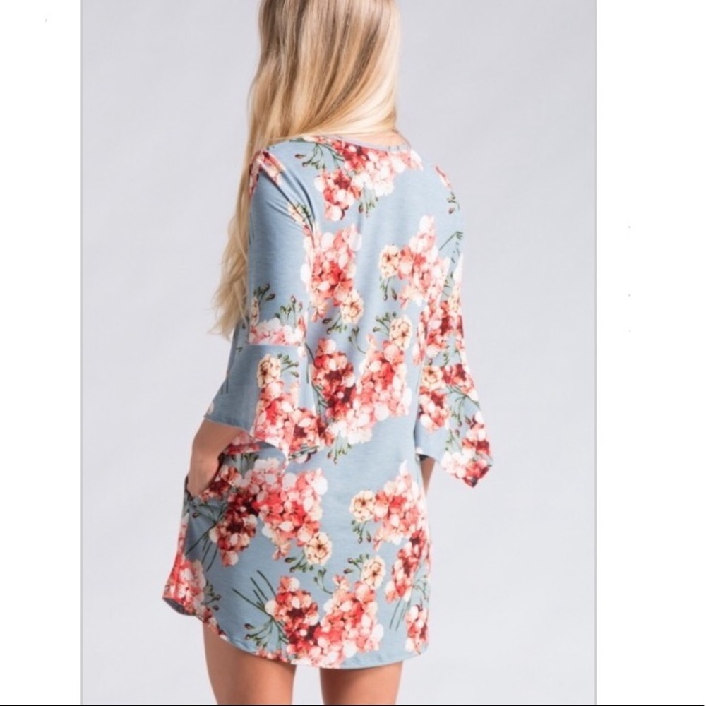 Floral print bell sleeve dress - Picture 5 of 5