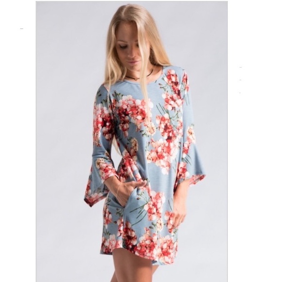 Floral print bell sleeve dress - Picture 2 of 5