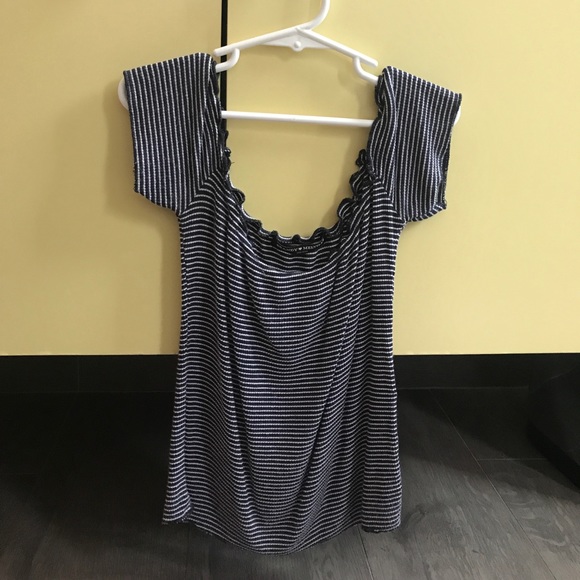 Cute off the shoulder stripped brandy Melville top - Picture 3 of 3