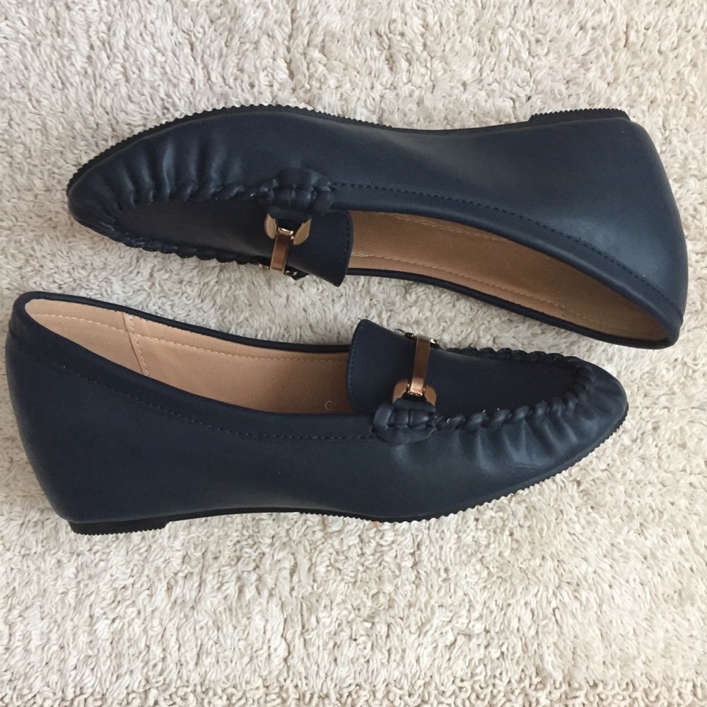 Hidden Wedge Loafer by Miami, Size 8, Blue