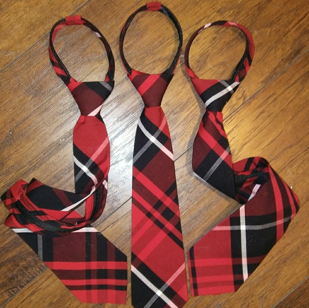 Kitestrings by Hartstrings Boys Tie Set.