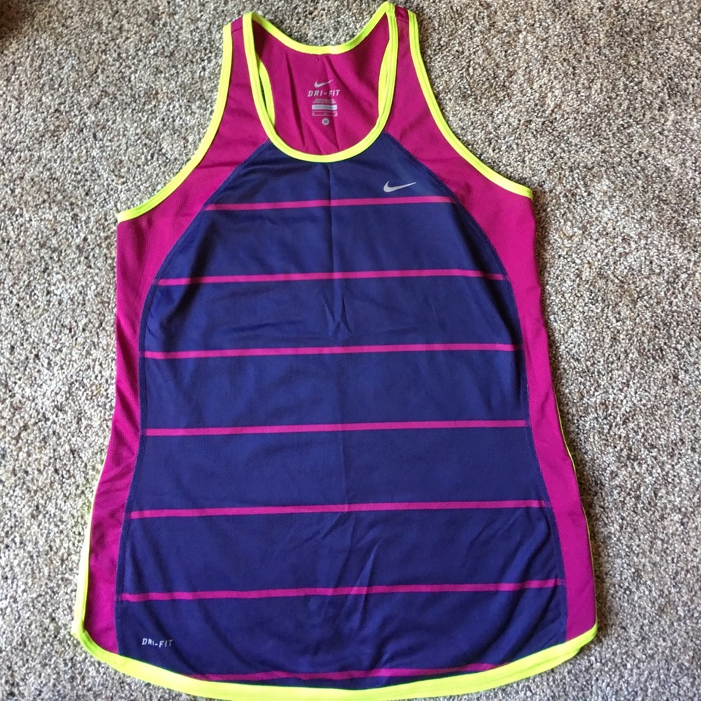2 for $30 🥳 NIKE DRI-FIT Running top. Size M