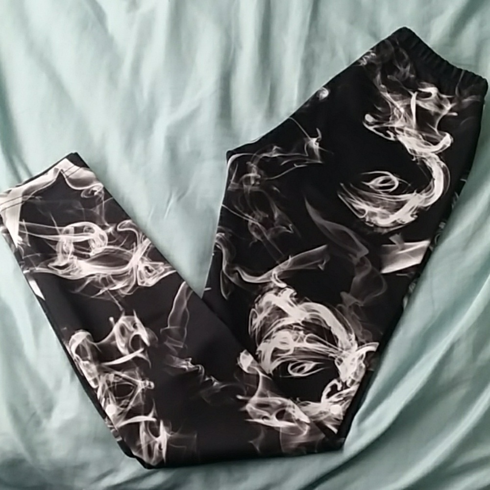 Xhilaration Smoke pattern leggings