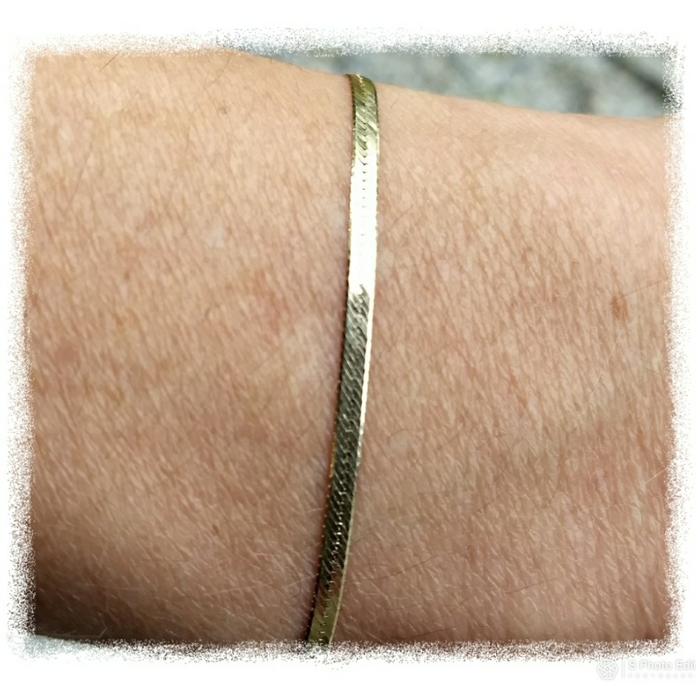 Hold 😃😃😃14k gold bracelet