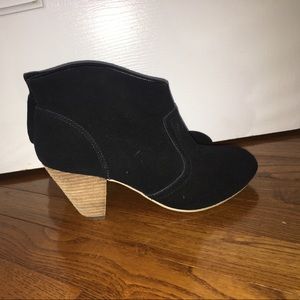 Black Steve Madden heeled boots