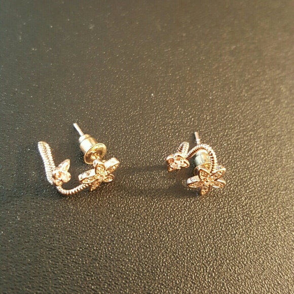 Brand New Rose Gold Color Crystal Flower Earr - Picture 3 of 5