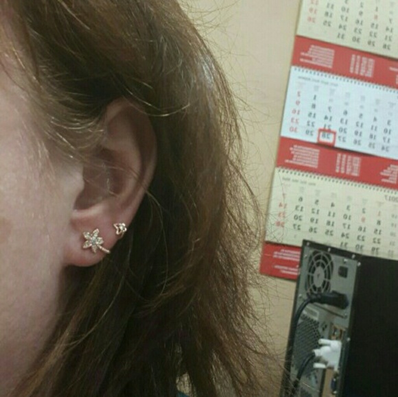 Brand New Rose Gold Color Crystal Flower Earr - Picture 5 of 5