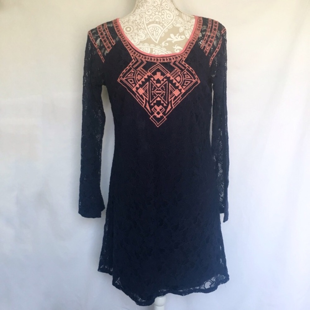 Flying Tomato / Embroidered lace shift dress
