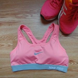 Pink Nike sports bra w/pads