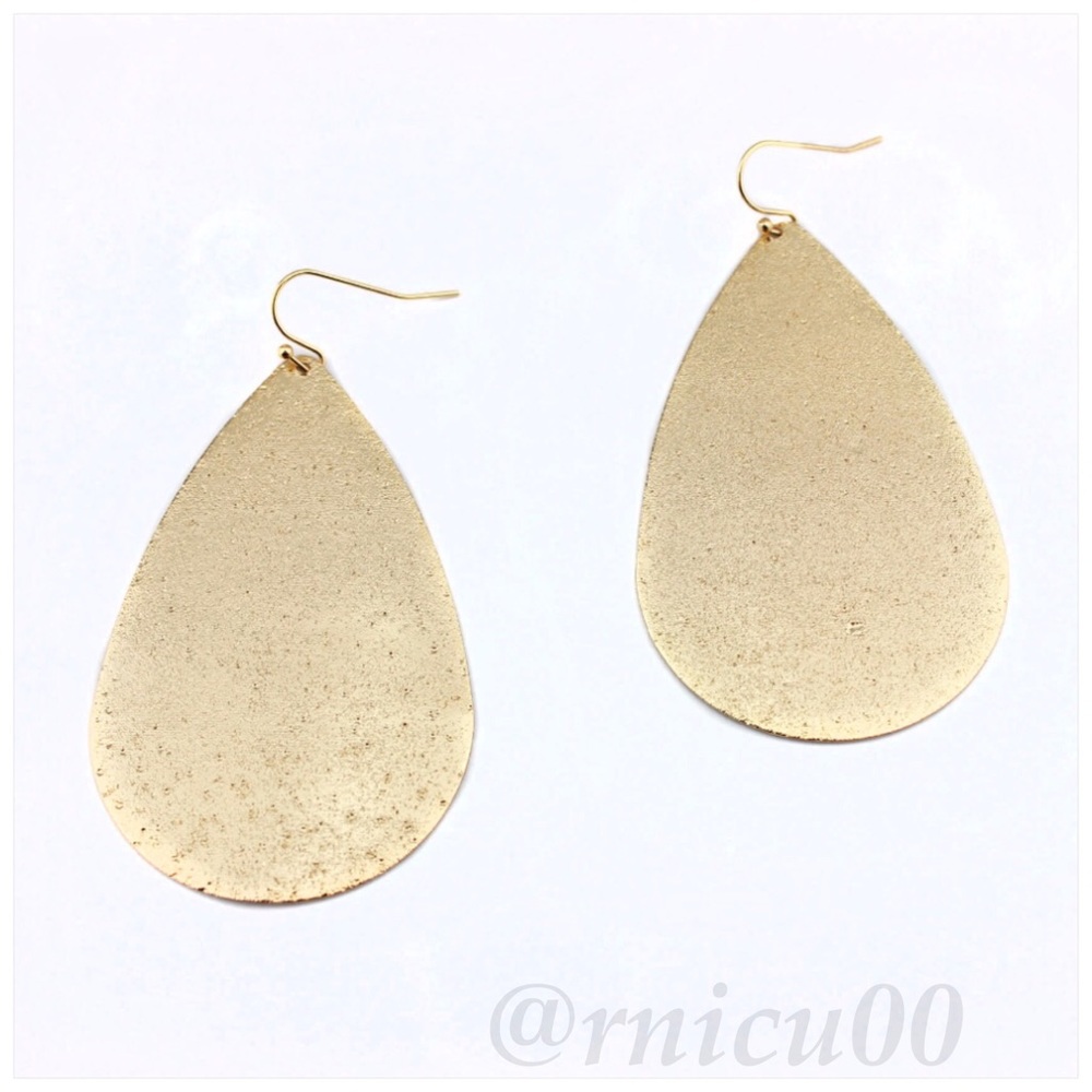 *Last 1* Boutique Metallic Gold Tear Drop Earrings - Picture 4 of 8