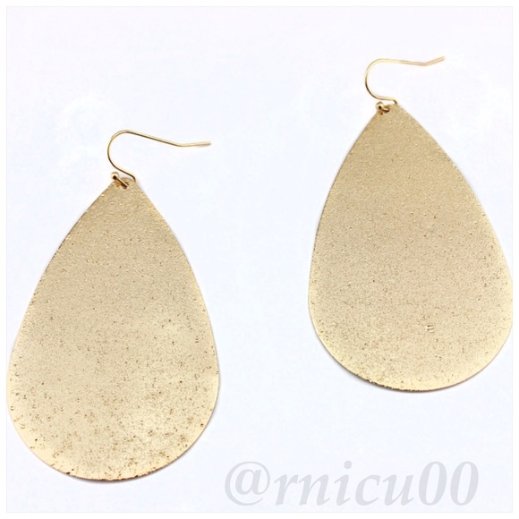 *Last 1* Boutique Metallic Gold Tear Drop Earrings - Picture 3 of 8