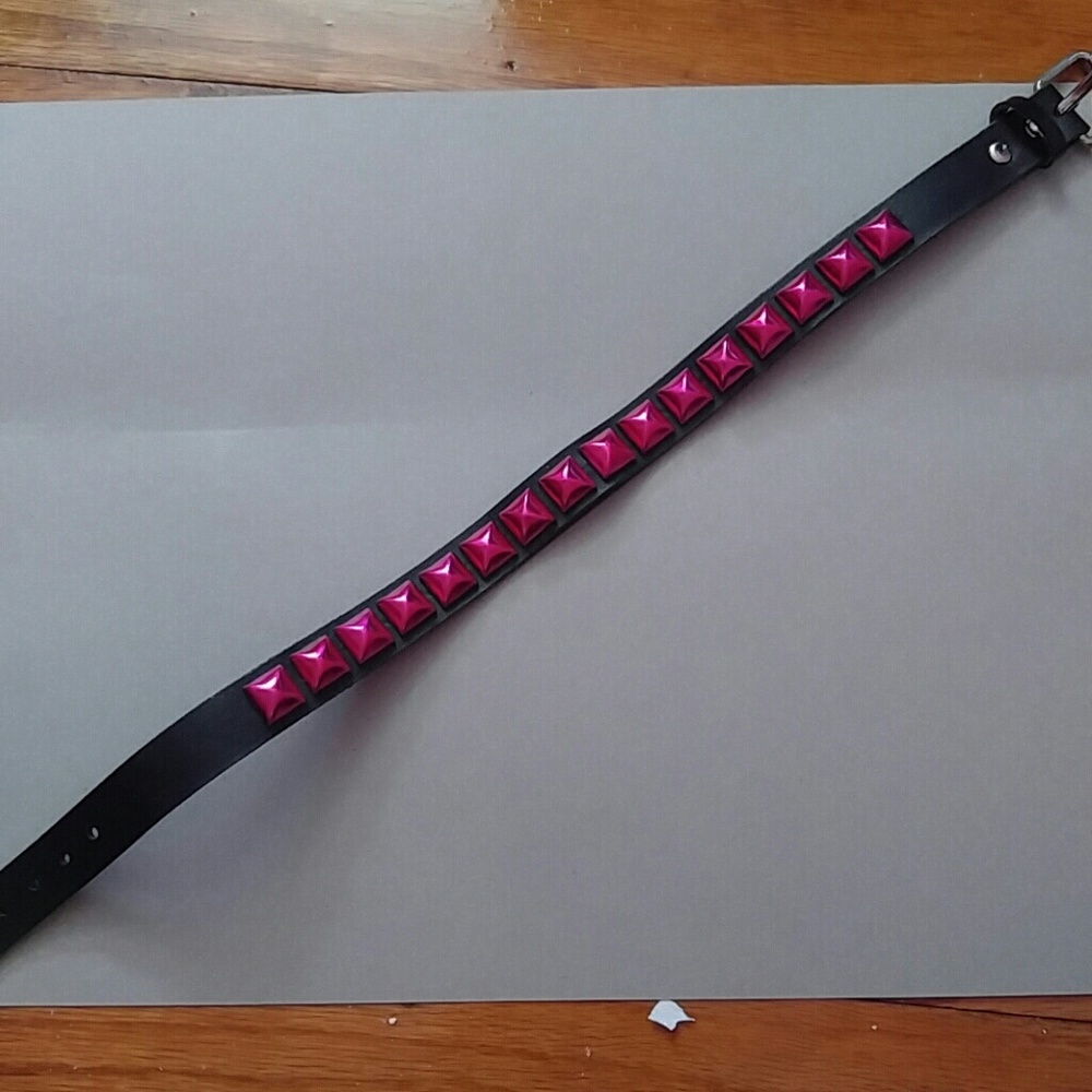 NWOT Pyramid Studded Choker