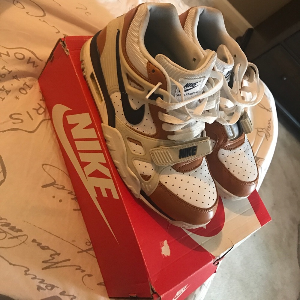 Nike cross trainer sneakers