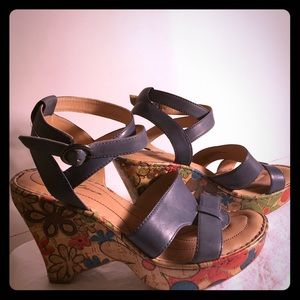 Born Crown Floral Leather Sandal Size 9