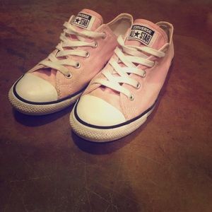 Light baby pink low sole converse! Size 7