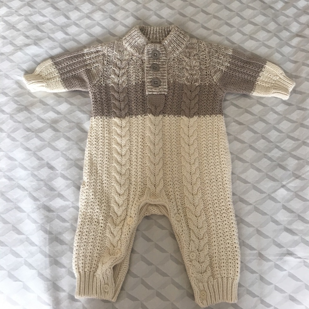 Baby Gap sweater onesie 👶🏻❄️