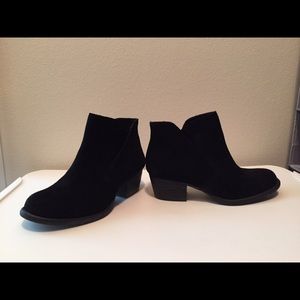 Jessica Simpson black booties size 5