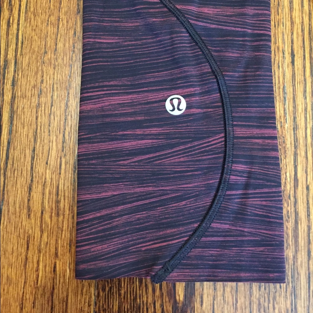 🦄🍋RARE Lululemon NWT Run The Day Crop! - Picture 8 of 8