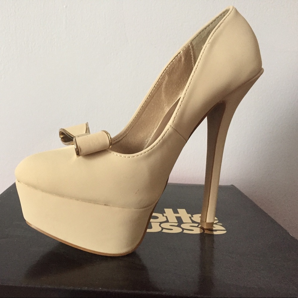 Tan heels size 7