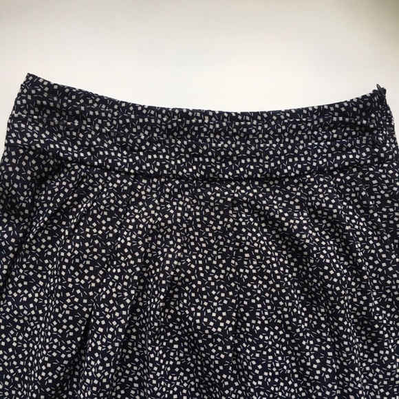 Sale! ๐ Banana Republic / Flowy Skirt w/ Pockets! - Picture 2 of 5
