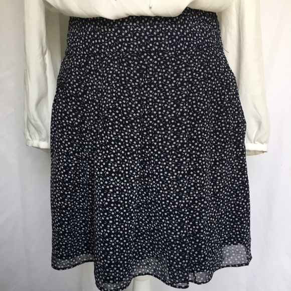 Sale! ๐ Banana Republic / Flowy Skirt w/ Pockets! - Picture 3 of 5