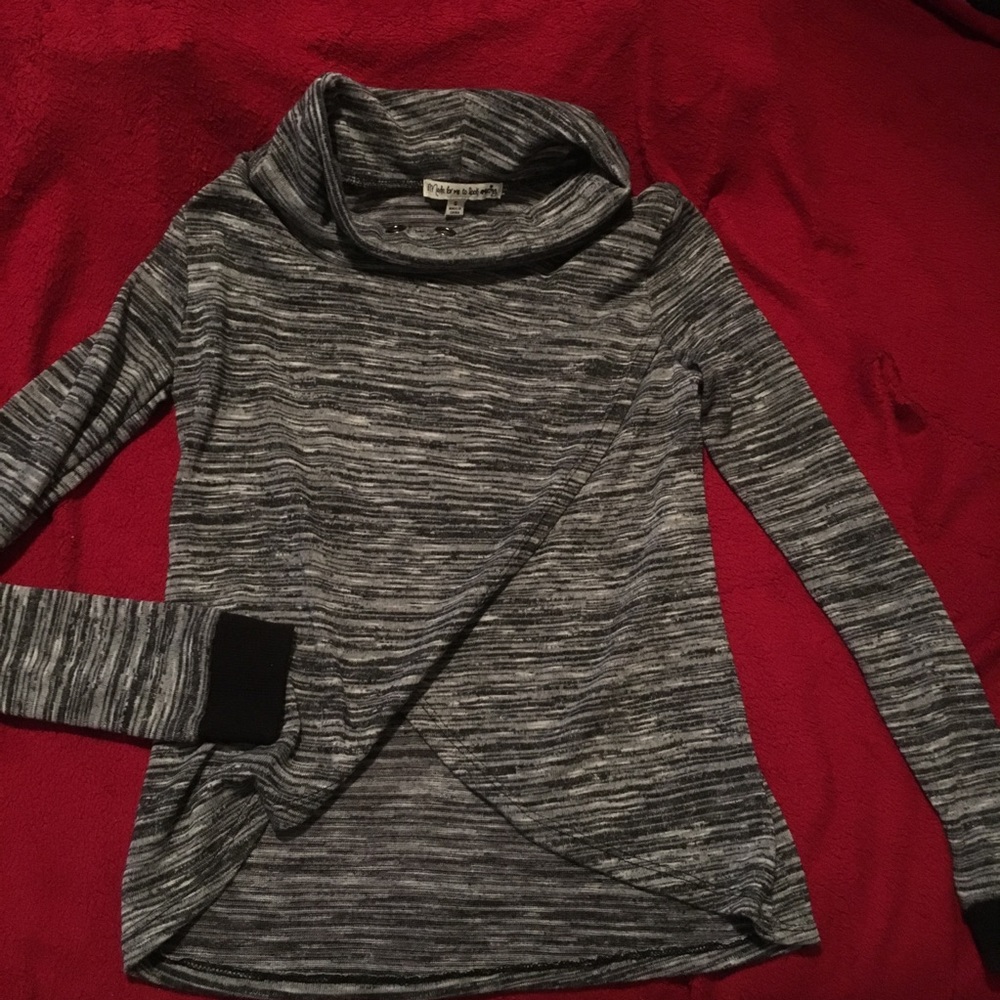 Lazy neck, split blouse