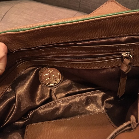 Green leather DKNY bag with gold hardware - Picture 6 of 8