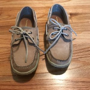 Nude leather boat shoes