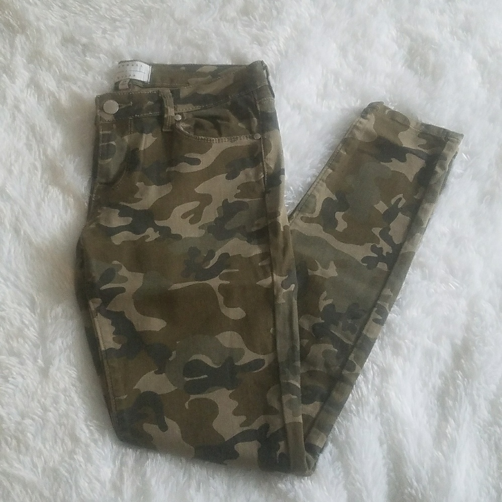 Kendal & Kyle Skinny Camo Pants