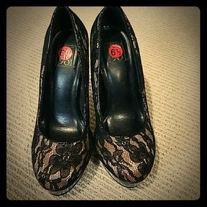 Speed Limit 98 Black Lace Stilettos Size 6.5