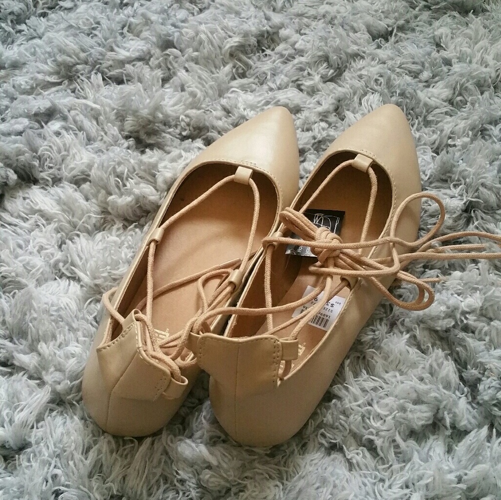 Shoes - Picture 2 of 4