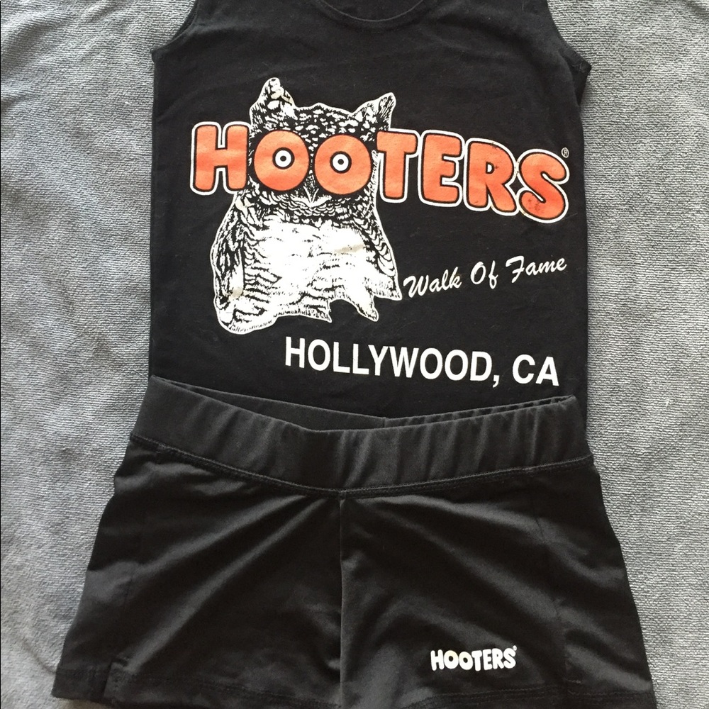 Hooters uniform