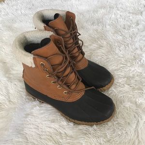 Skechers duck boots size 6