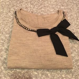 Oatmeal top with bow and trim