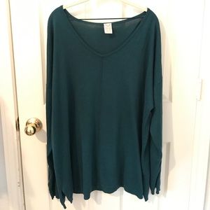 Women’s long sleeve top