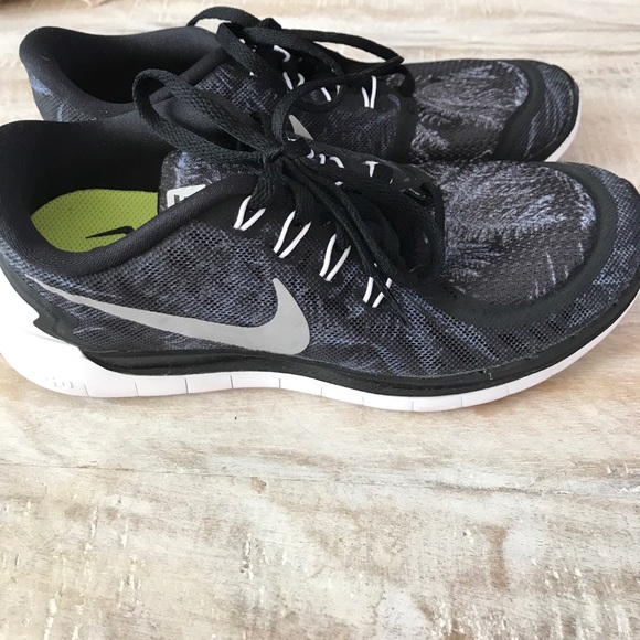 Nike Free 5.0 Women's Sneakers {Blk/Gry} 7 - Picture 3 of 5