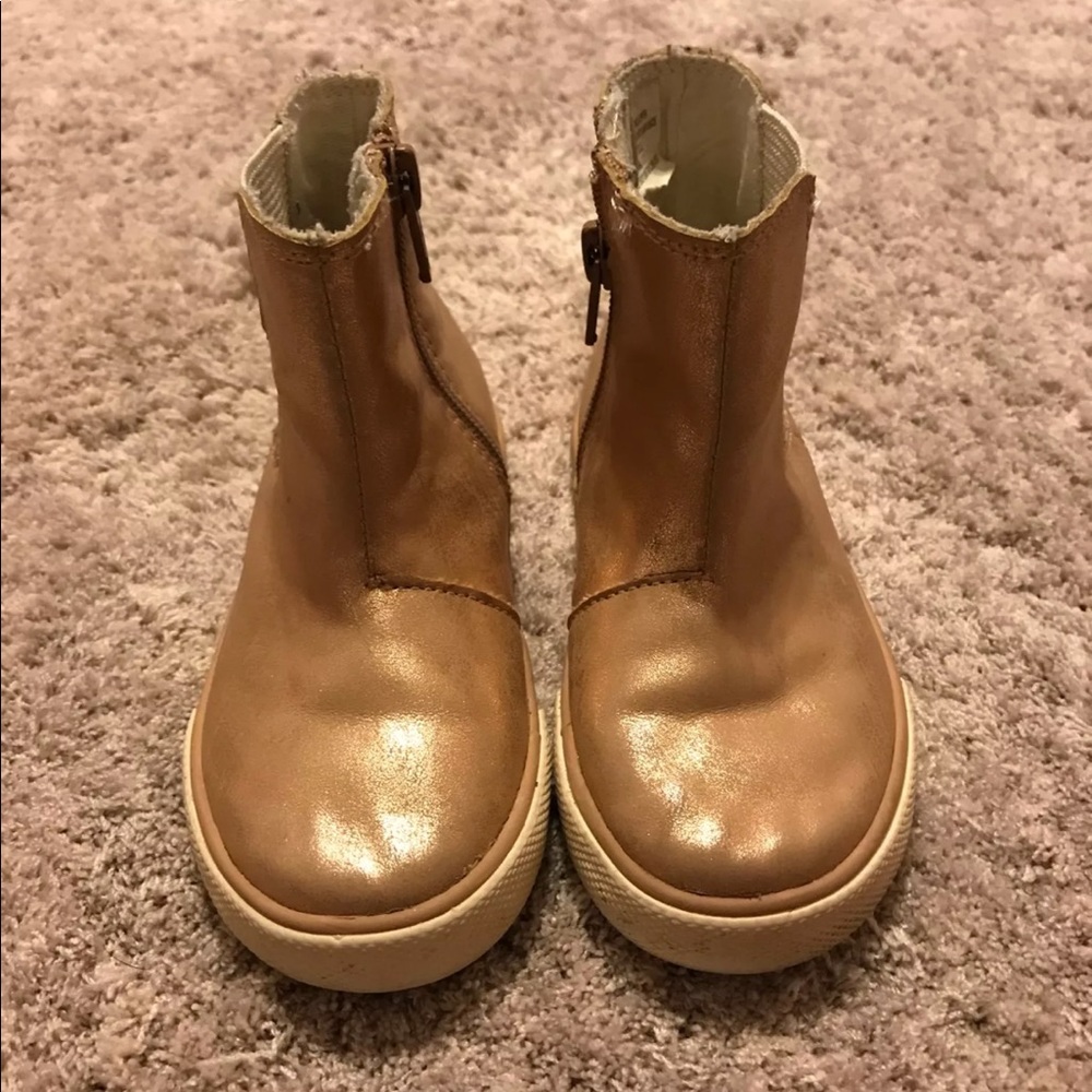 Gold botties
