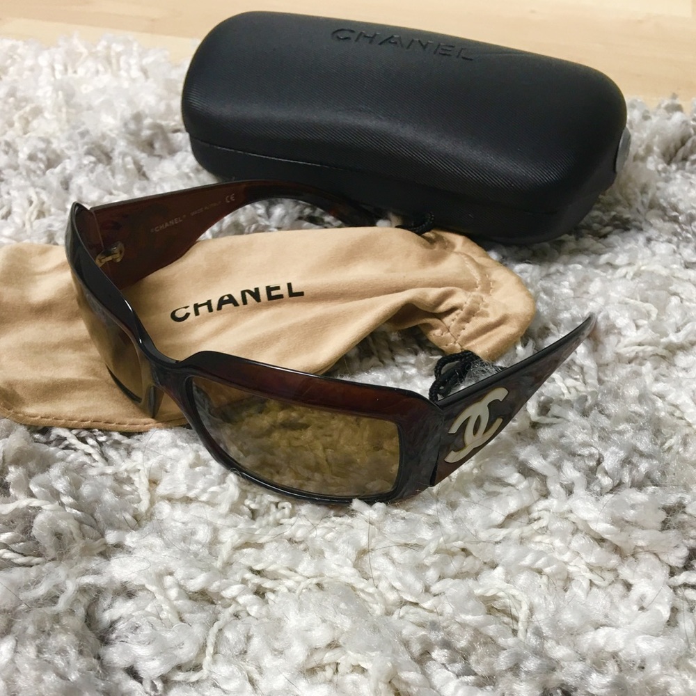 Authentic CHANEL CC Mother of Pearl Sunglasses