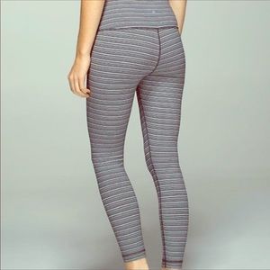 LULU🍋 HIGH TIMES 7/8 length. Black,gray/ white 🍋