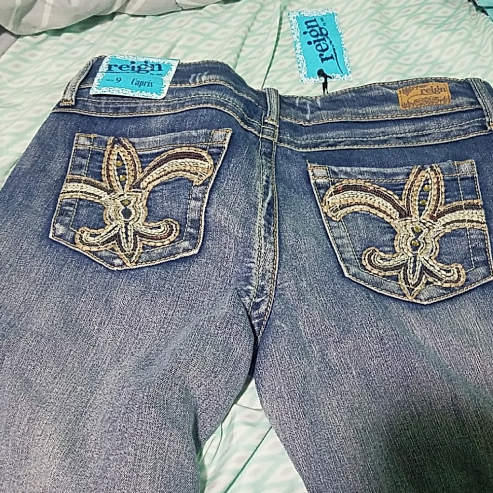 Reign capris brand new