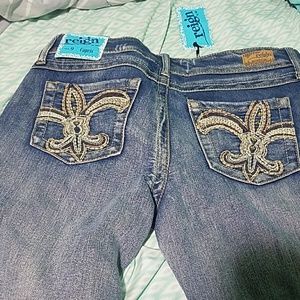 Reign capris brand new