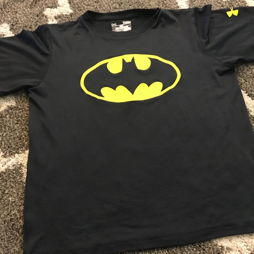 Boys Under Armour shirt- Youth Large (Loose-Fit)