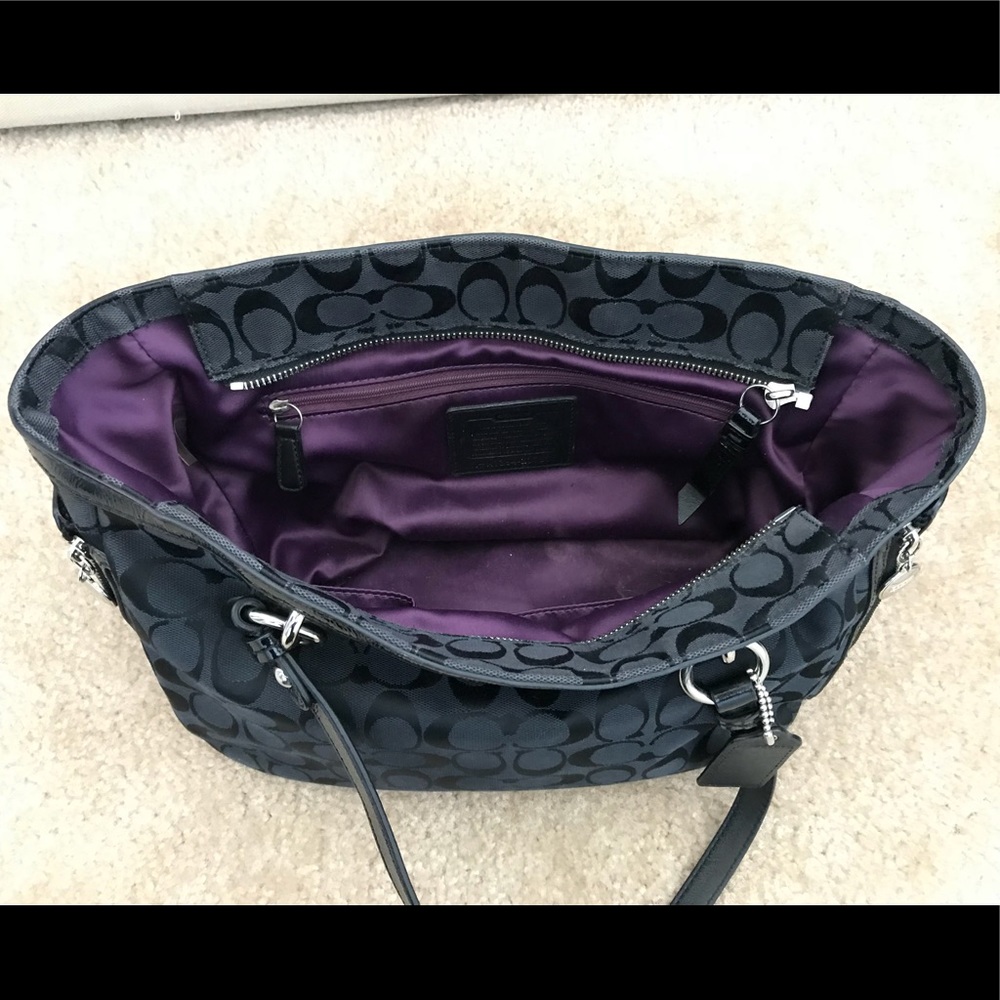 Black Coach handbag - Picture 4 of 7
