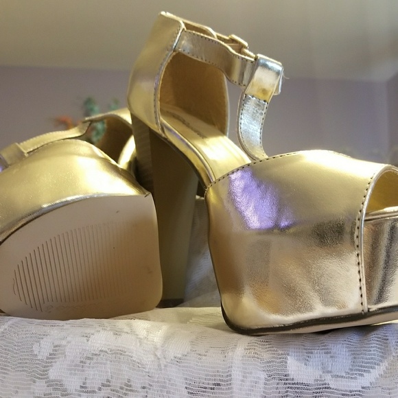Breckelle's heels - Picture 2 of 3