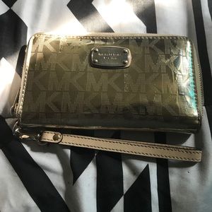 AUTHENTIC Michael Kors Wristlet