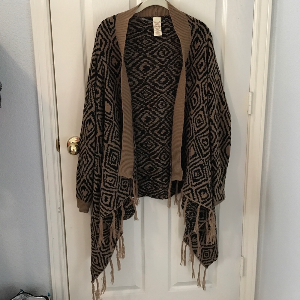 Aztec/diamond patterned cardigan with tassels!
