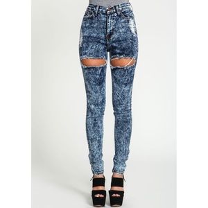 *HIGH WAISTED*  Distressed Skinny Jeans