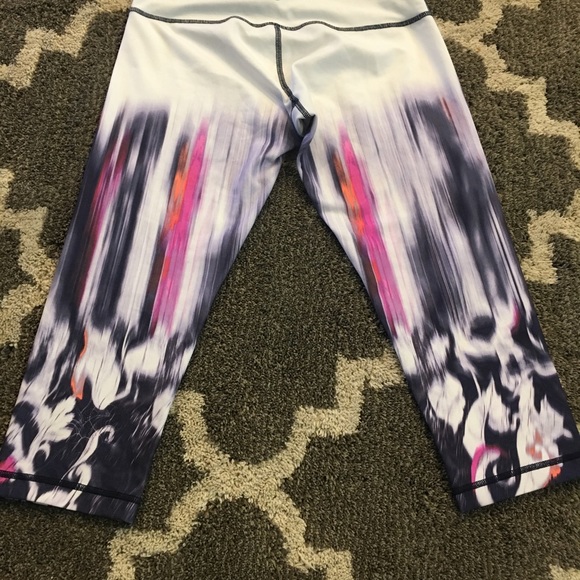 Lululemon Crops- Size 8 - Picture 2 of 5